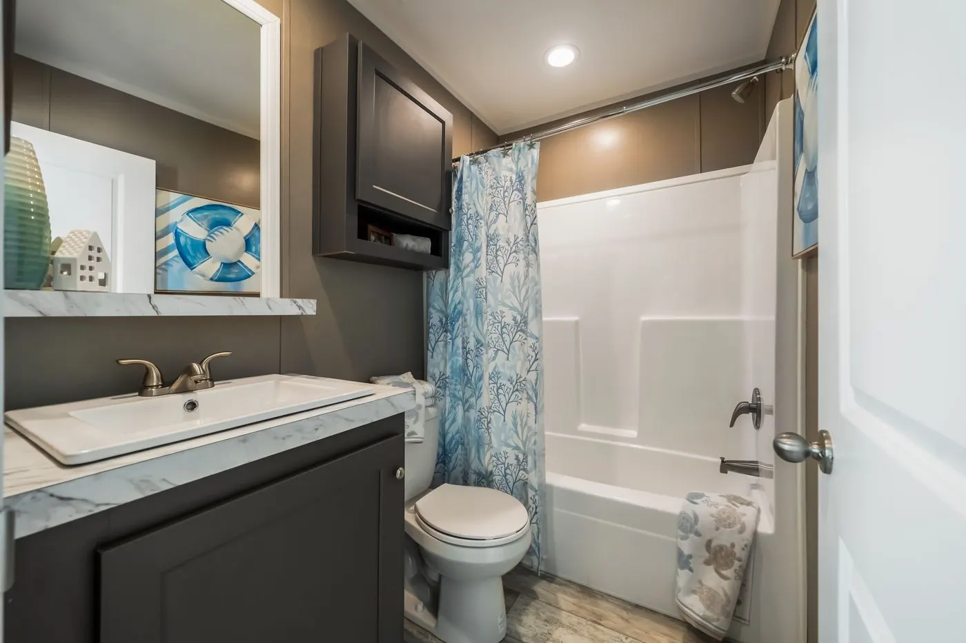 The THE DRIFTWOOD Guest Bathroom. This Manufactured Mobile Home features 3 bedrooms and 2 baths.