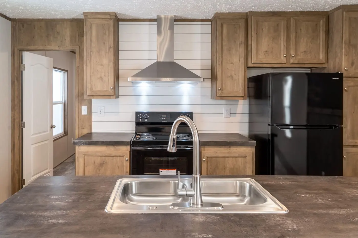 The breeze kitchen home features